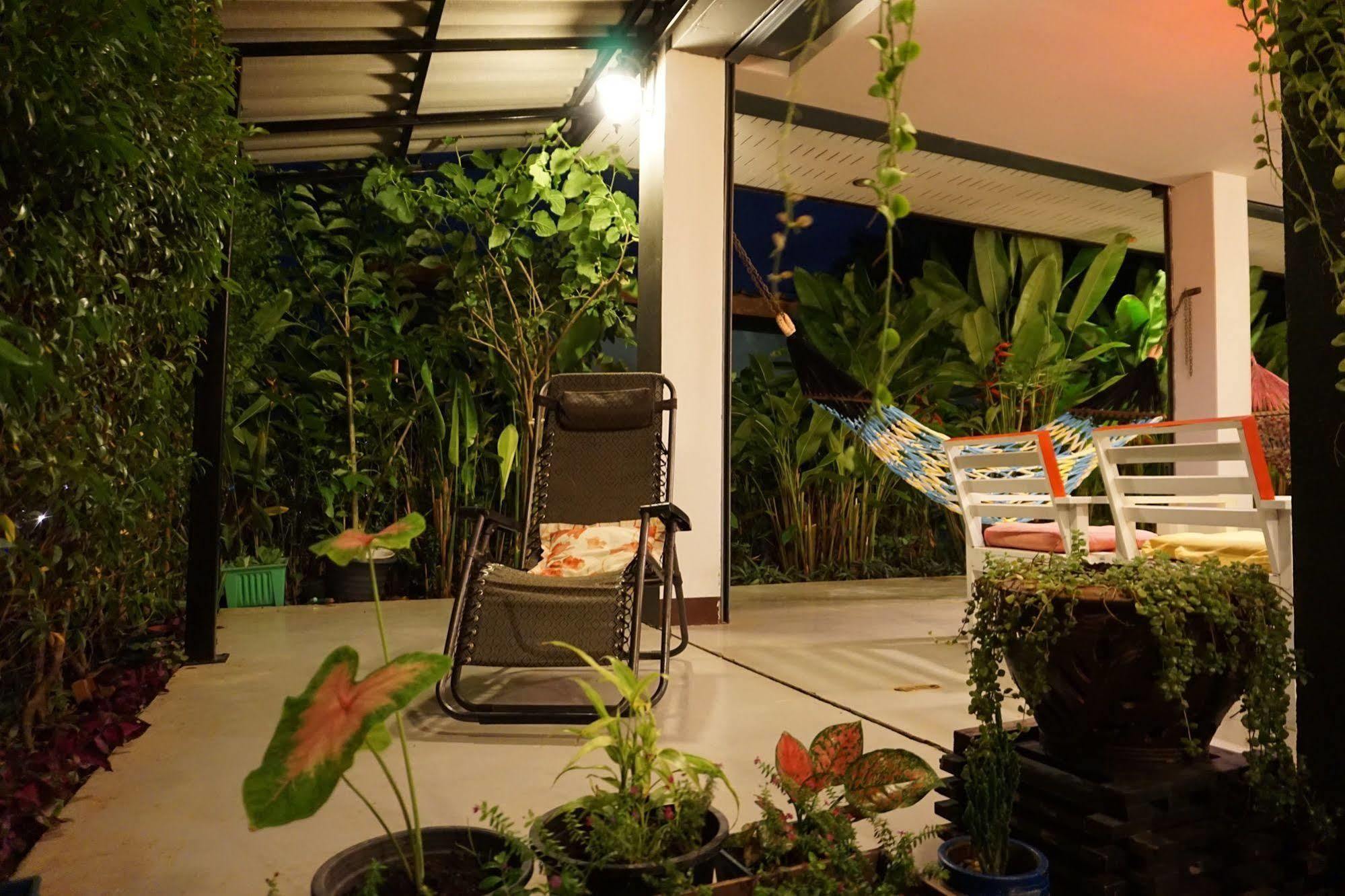 Hotel Lom La Lanta à Ko Lanta Extérieur photo