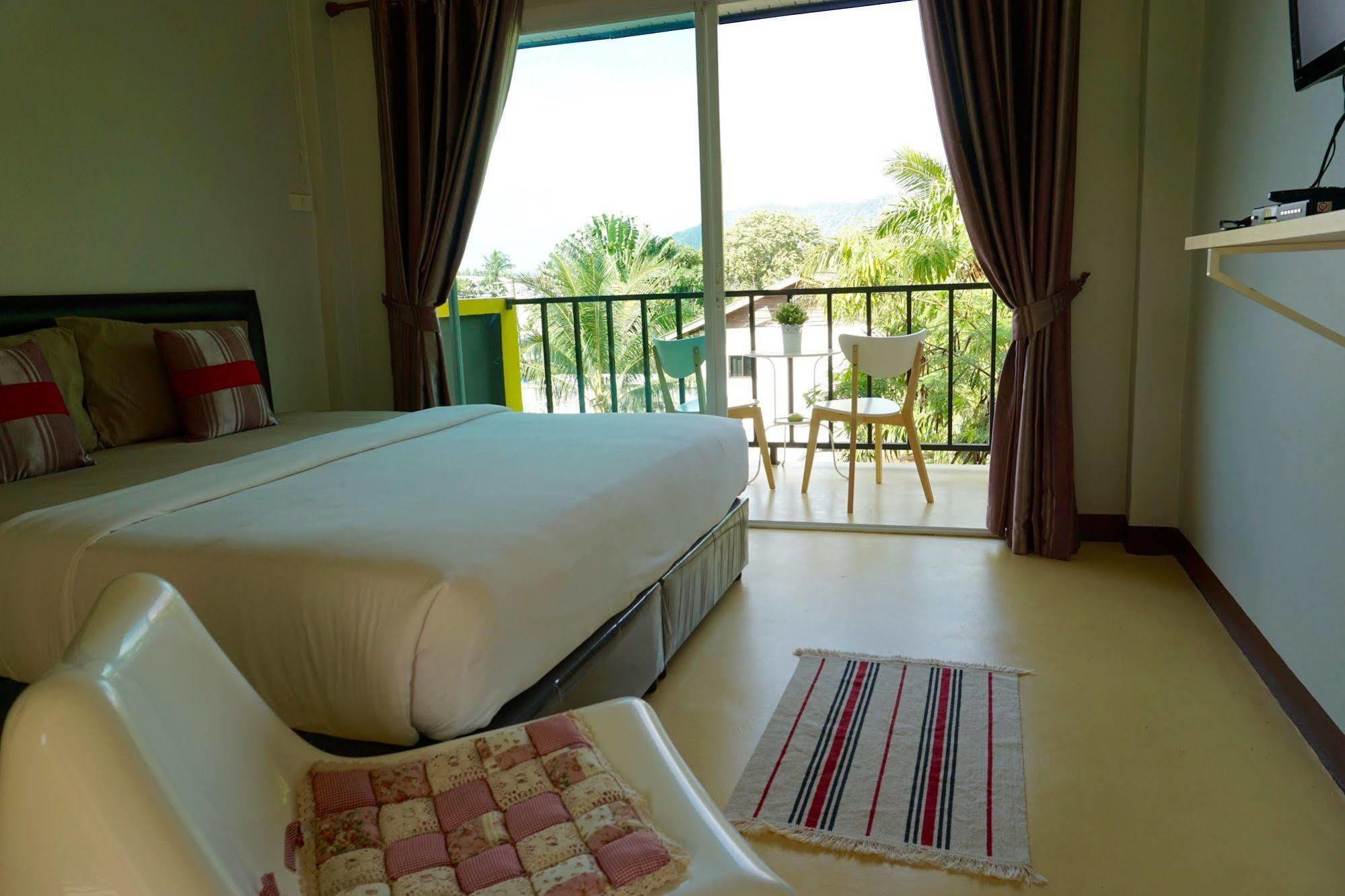 Hotel Lom La Lanta à Ko Lanta Extérieur photo